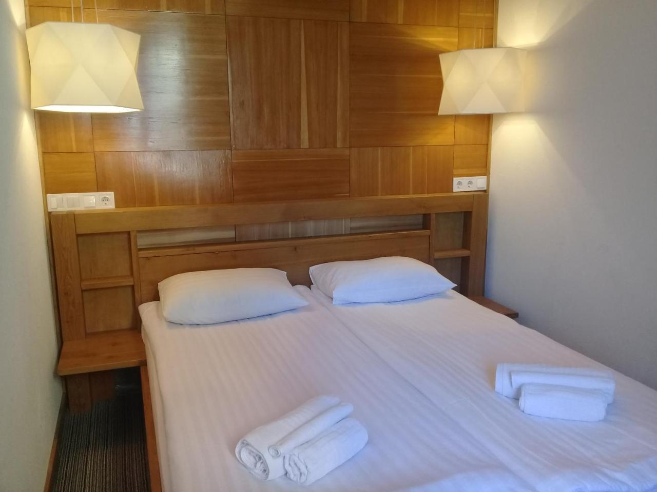 Valentyna Hotel Брюховичи Екстериор снимка